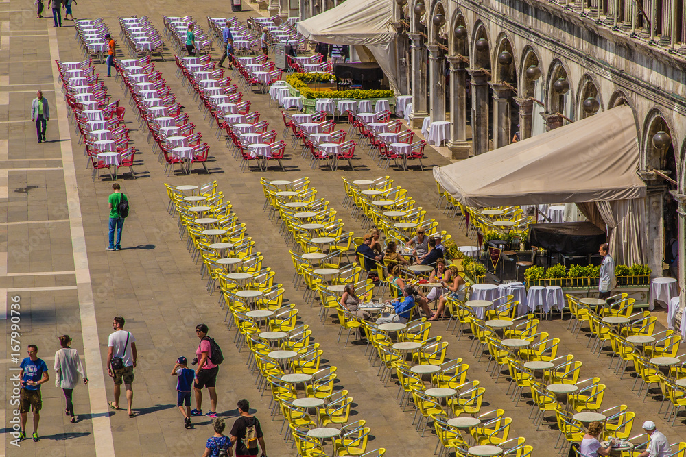 Obraz premium Crowd in St. Mark's Square in Venice