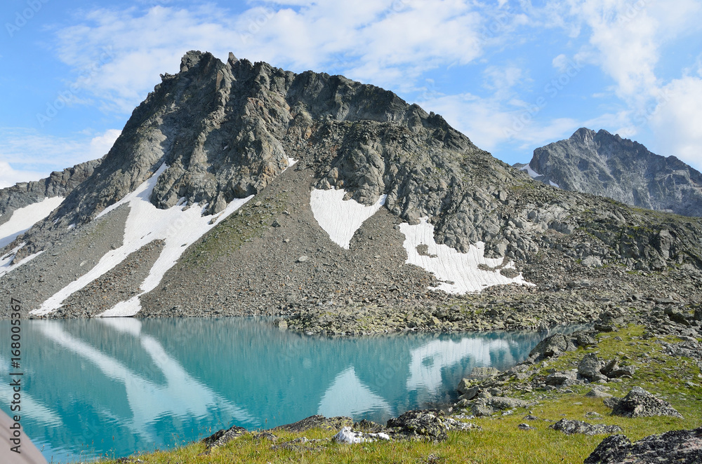 Obraz premium Россия, Кавказ, голубая вода высокогорного озера Буша 