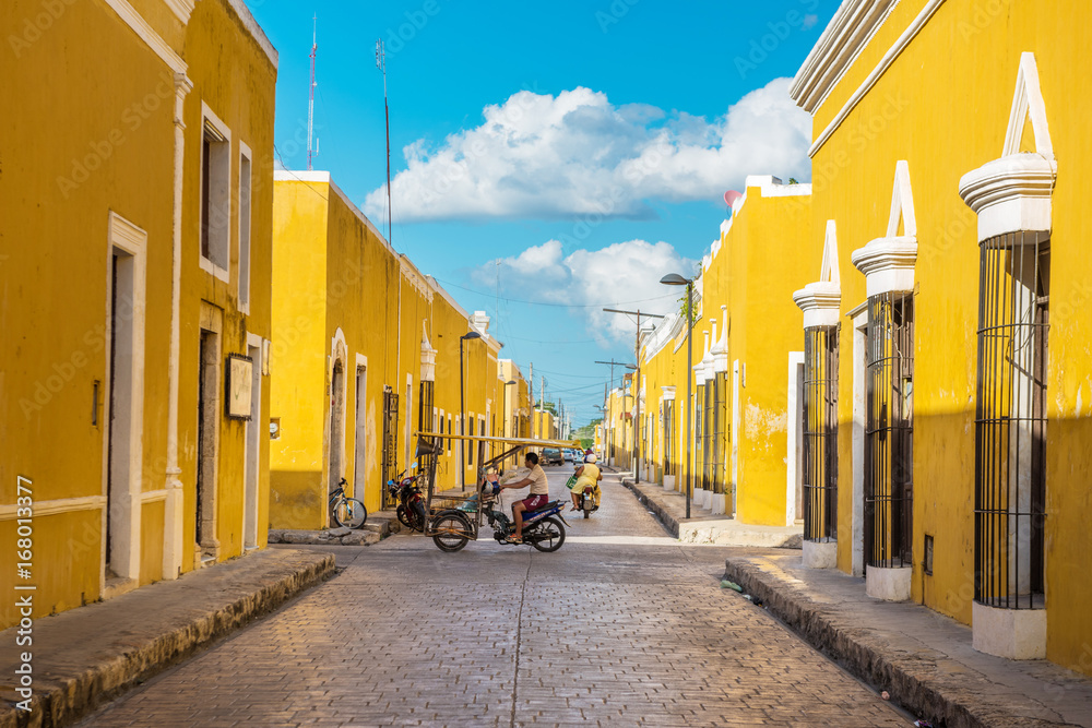 Izamal, the yellow colonial city of Yucatan, Mexico - obrazy, fototapety, plakaty 