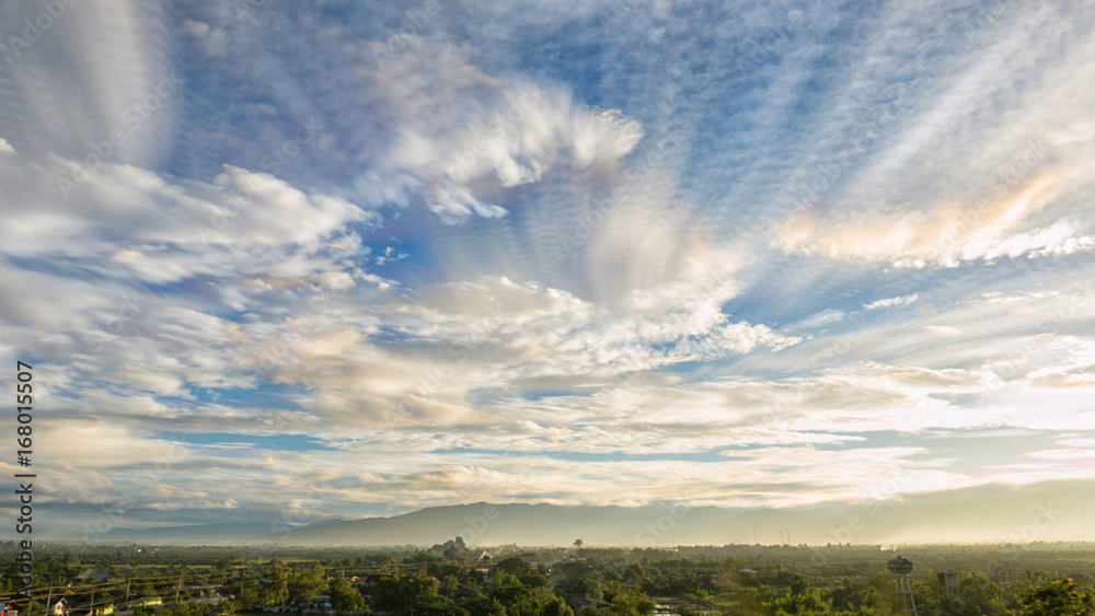 Obraz premium Fantastic view of the overcast sky. Dramatic and picturesque morning scene