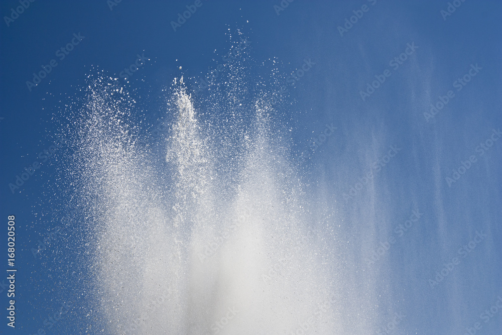 Brandung und Wellen im See Brandung und Wellen im See