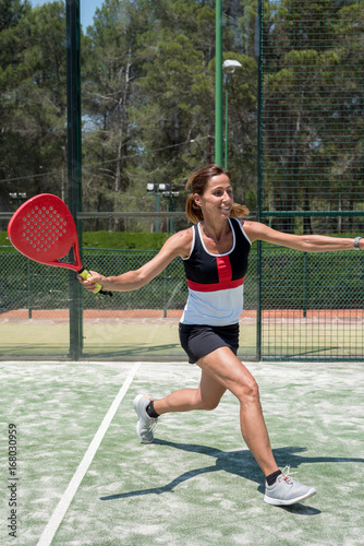 Woman playing padel outdoor © Bisual Photo