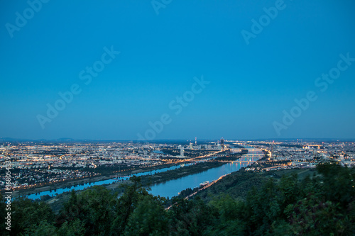 Blick auf Wien von Leopoldsberg bei Dämmerung photo