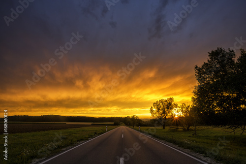 Strasse zum Sonnenuntergang