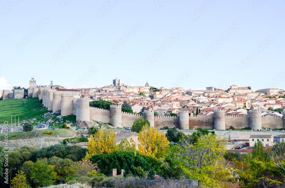 クアトロ・ポステスから臨む城壁の街アビラ（スペイン）
