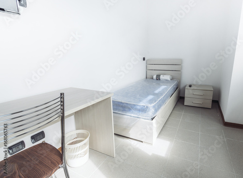Comfortable and full of light basic dorm room for students / single people photo