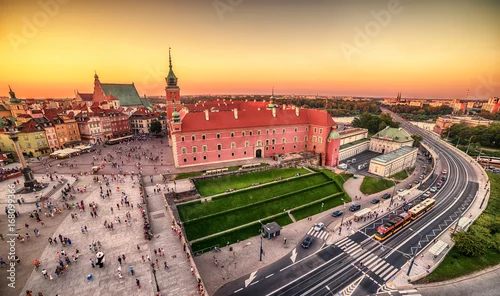 Fototapeta Warszawa, Polska: Plac Zamkowy i Zamek Królewski, Zamek Królewski w Warszawie o zachodzie słońca lata