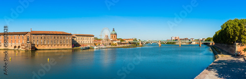 Panoramique de la Garonne à Toulouse, Occitanie en France