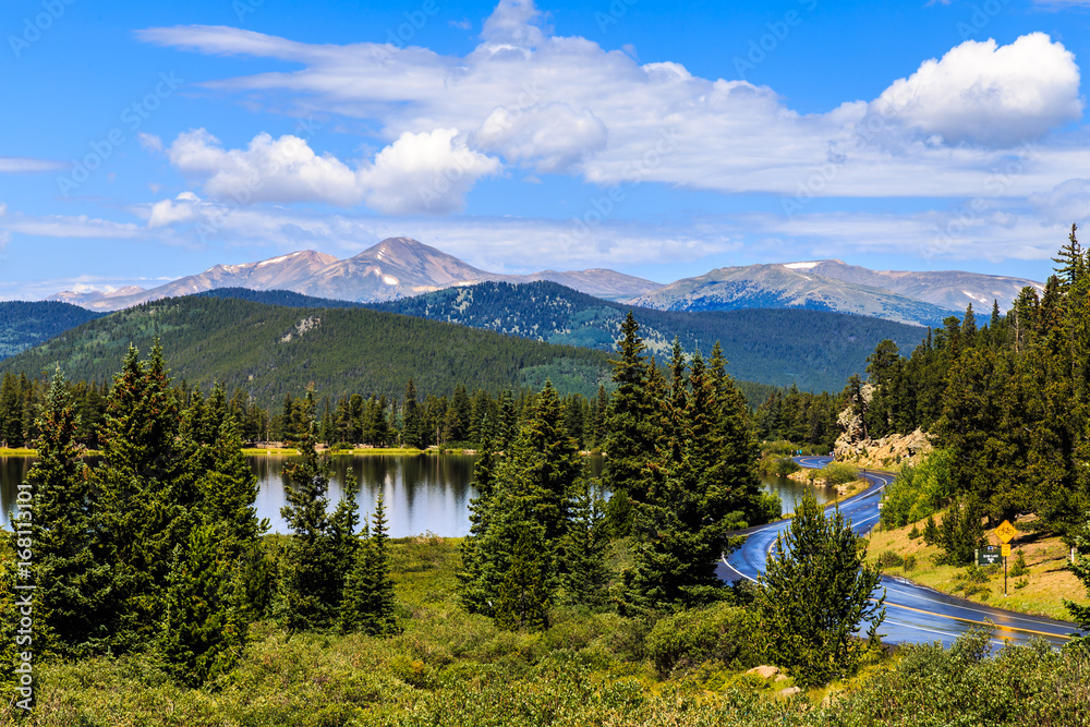 Obraz premium Scenic view overlooking Echo Lake along the road going to Mt. Evans in Colorado.