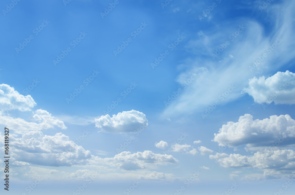Obraz premium Blue sunny skies partial with clouds background. Photo.