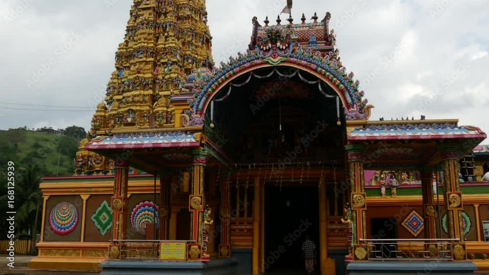 Tilt from the Sri Muthumariamman Thevasthanam hindu tempel in sri lanka