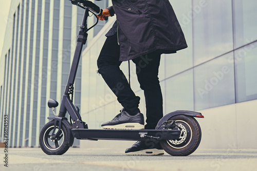 Obraz na płótnie Close up image of a man on an electric scooter.