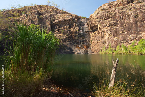 Gunlom Wasserfall im Kakadu NP in Australien photo