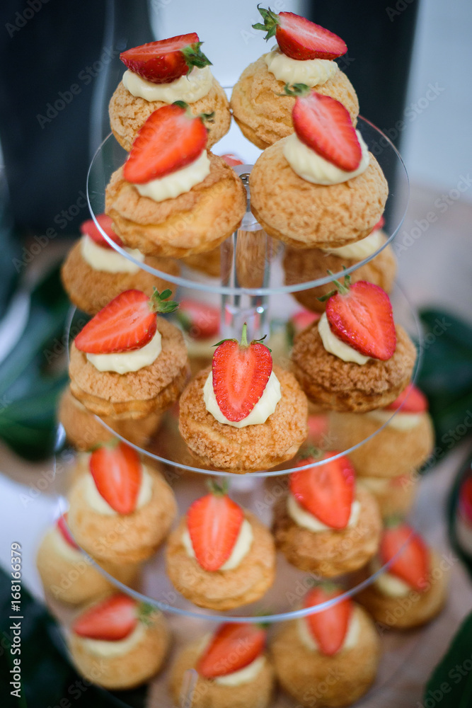 Layered dish with delicious strawberry eclairs Layered dish with delicious strawberry eclairs