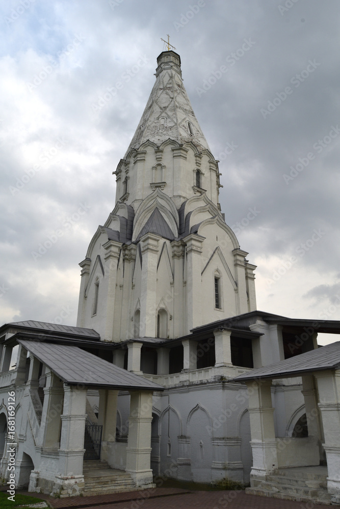 Fototapeta premium Ascension Church in Kolomenskoye estate, Moscow, Russia: 22 of July 2017