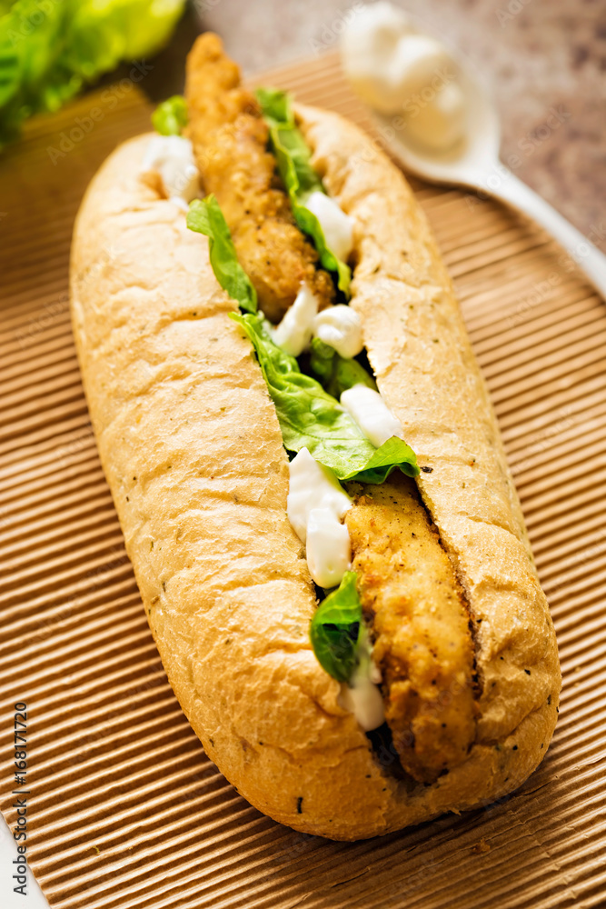 Φωτογραφία Chicken sub sandwich with lettuce and mayo