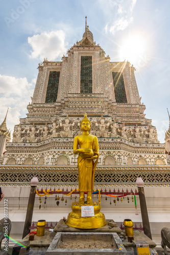 Wat Arun Ratchawaram, A beautiful temple in Thailand photo