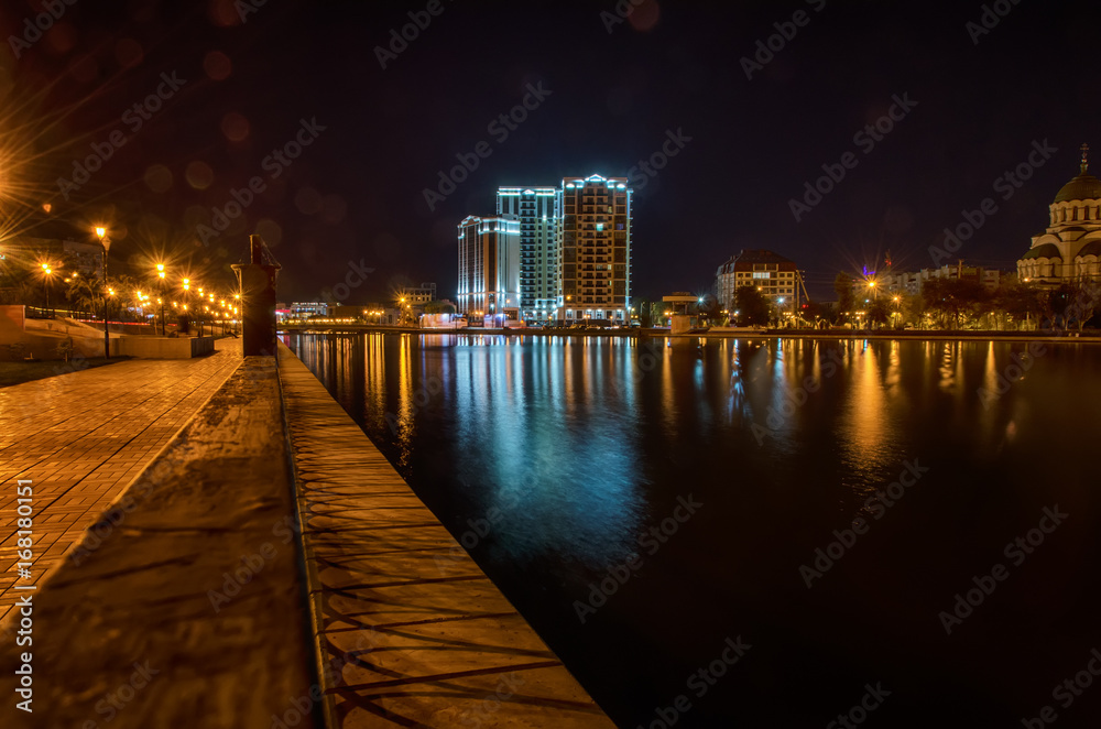Φωτογραφία Astrakhan, embankment of the Volga River. Kind of a night city.