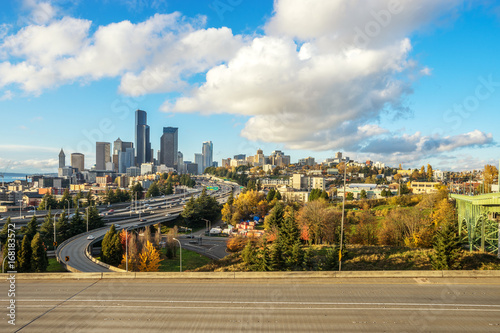 Quadro em tela busy elevated road and cityscape of modern city