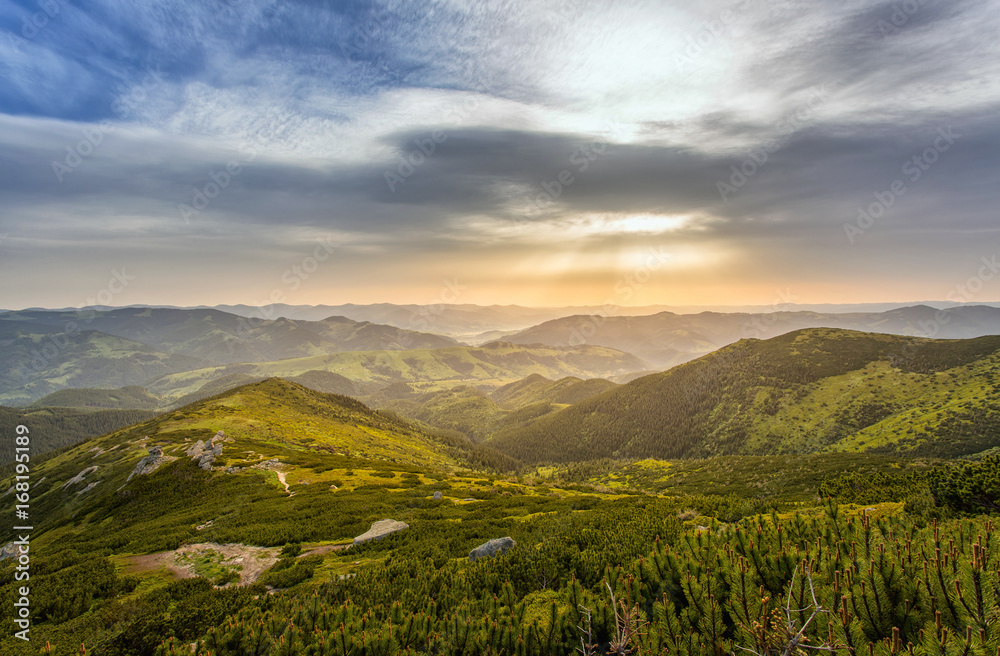 Naklejka premium Majestic sunset in the mountains landscape