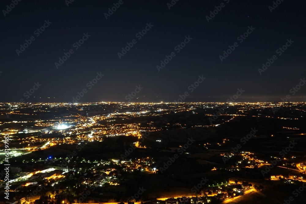 paesaggio notturno da San Marino