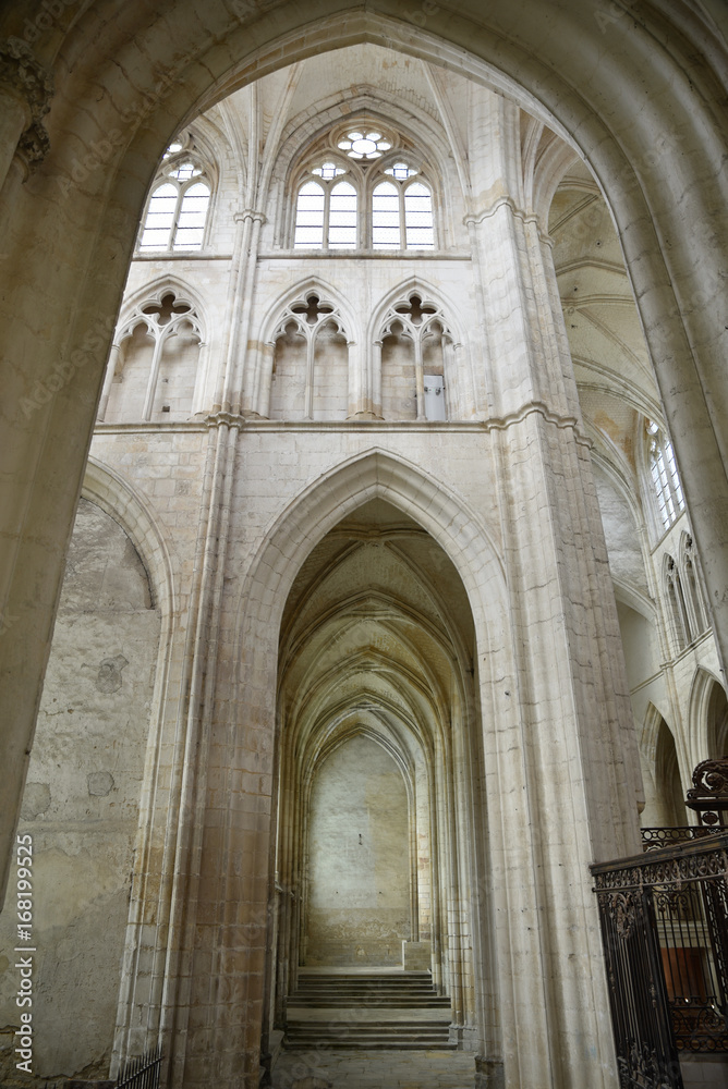 Nef de l'abbaye Saint Germain d'Auxere en Bourgogne, France