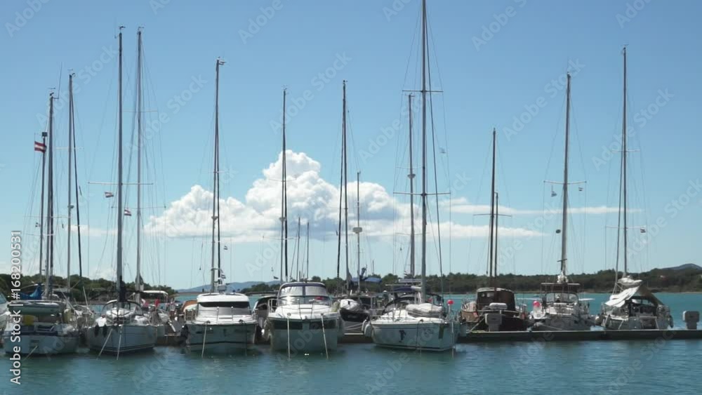 Segelboote in der Marina von Osor