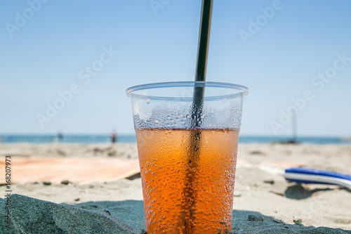 Bild auf Leinwand melting drinks on the beach