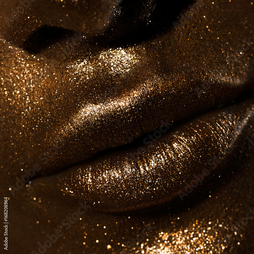 Tableau sur toile female lips with glitter and spangle (shallow DOF)