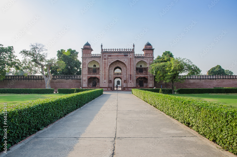 The way to strong red fort