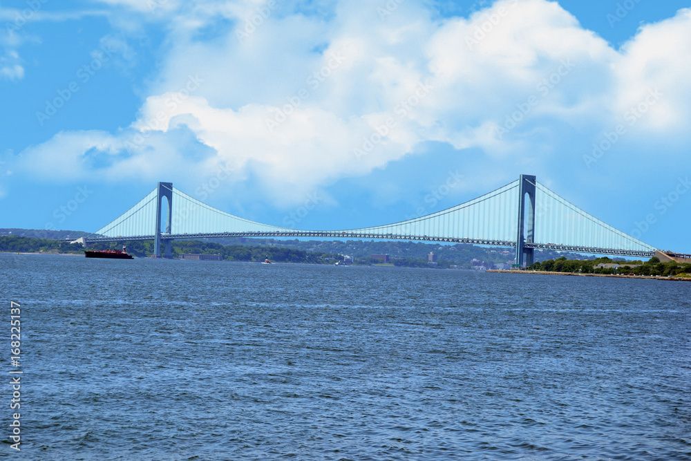 Fototapeta premium View of the gate to New York from the water