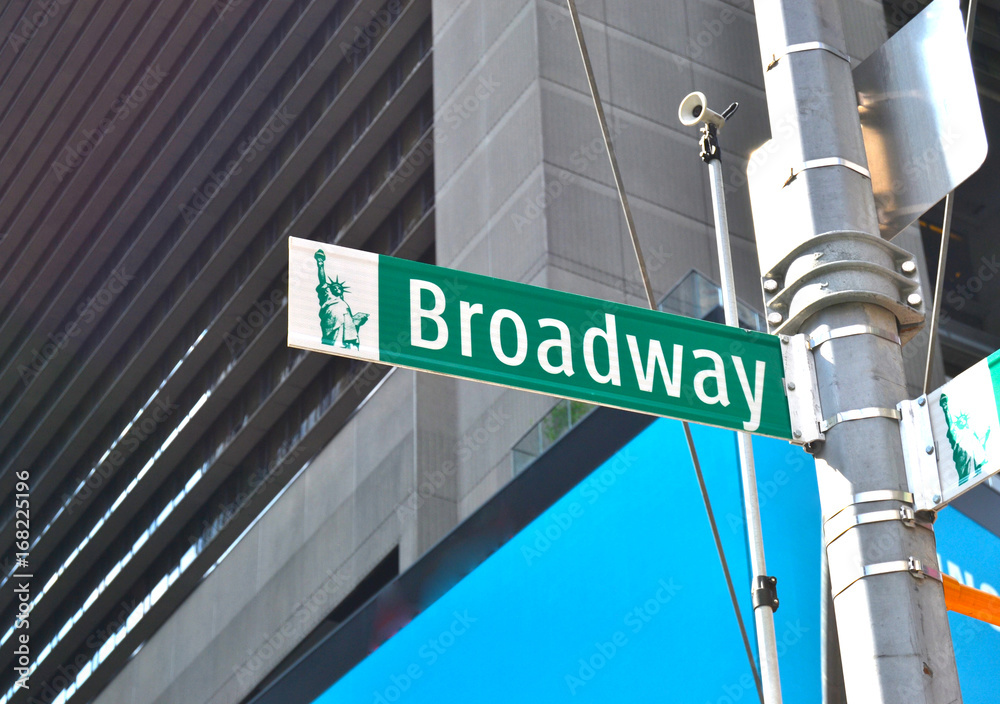 Fototapeta premium View of broadway Street in Manhattan