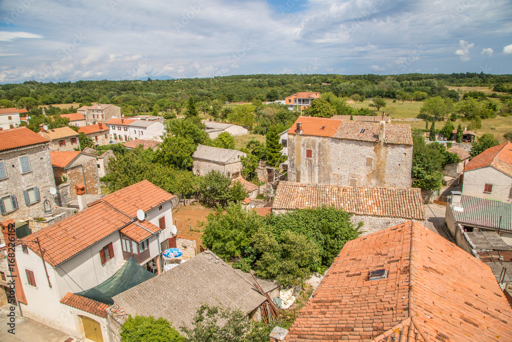 das malerische Dorf Svetvincenat in Istrien, Kroatien 