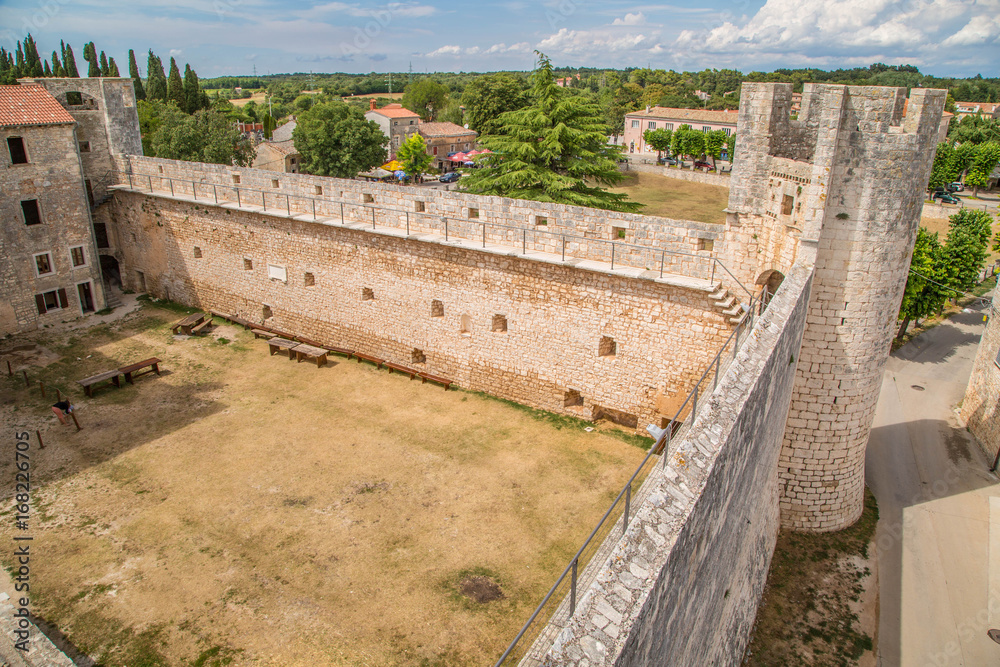 das malerische Dorf Svetvincenat in Istrien, Kroatien 