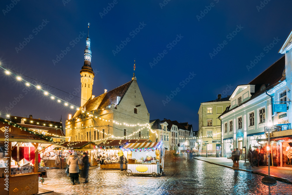 Fototapeta premium Tallinn, Estonia. Christmas Market On Town Hall Square. Christmas Tree