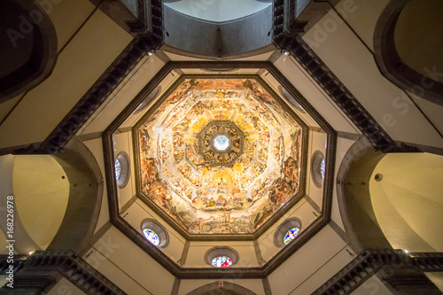 Slika na platnu Picture of the Judgment Day on the ceiling of dome in Santa Maria del Fiore Cath