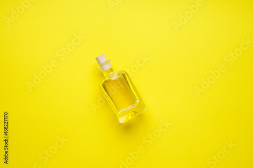 Cuadro en lienzo Little bottle of sunflower-seed oil on the yellow flat.