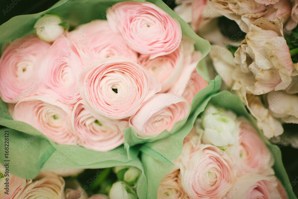 Dozen of pink roses