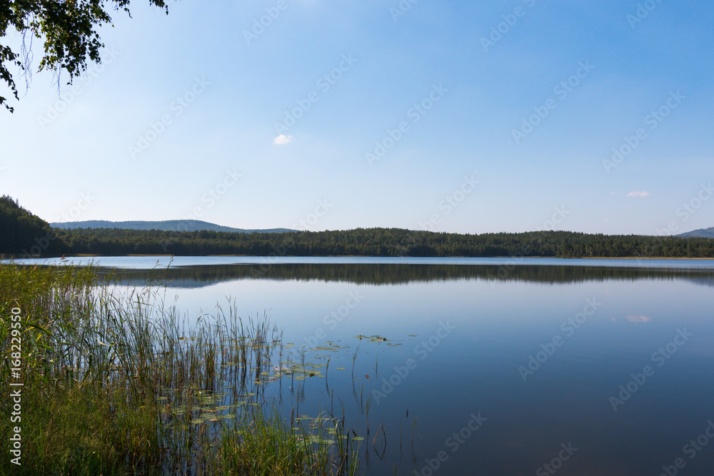 Fototapeta premium scenic view of mountain lake