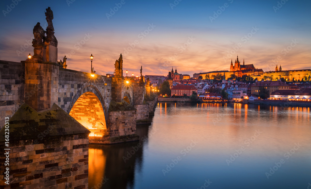 Naklejka premium Sunset in Prague, Charles Bridge overlook