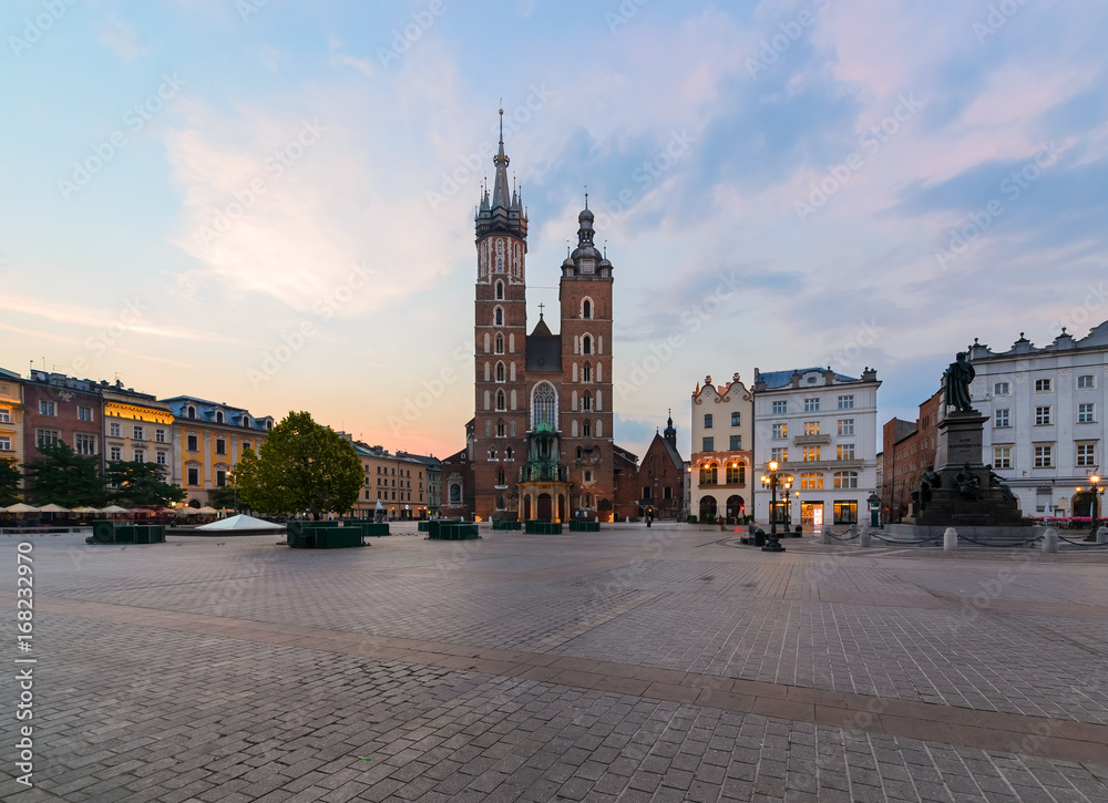 Fototapeta Rynek Glowny - The main square of Krakow in the morning