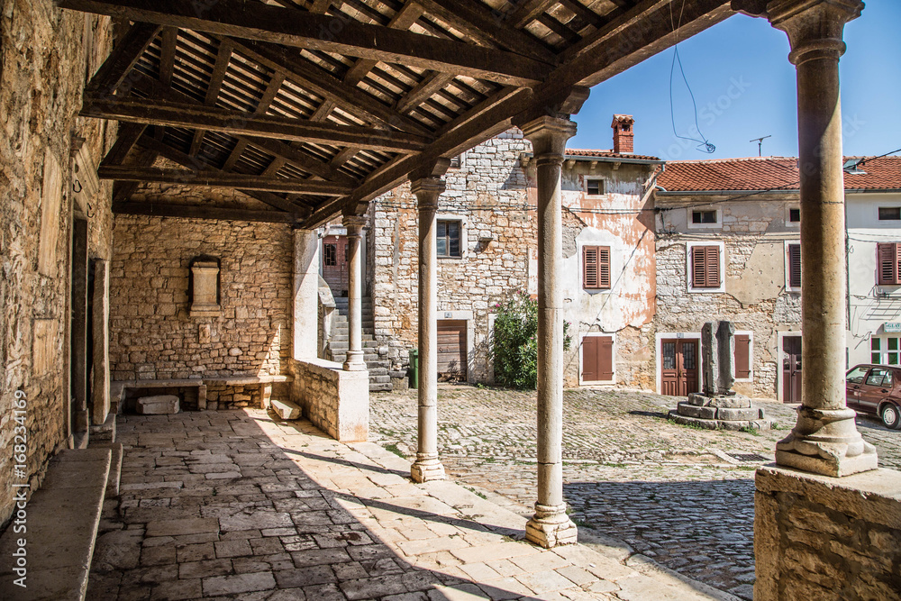 Das malerische Dorf Sveti Lovrec in Istrien, Kroatien