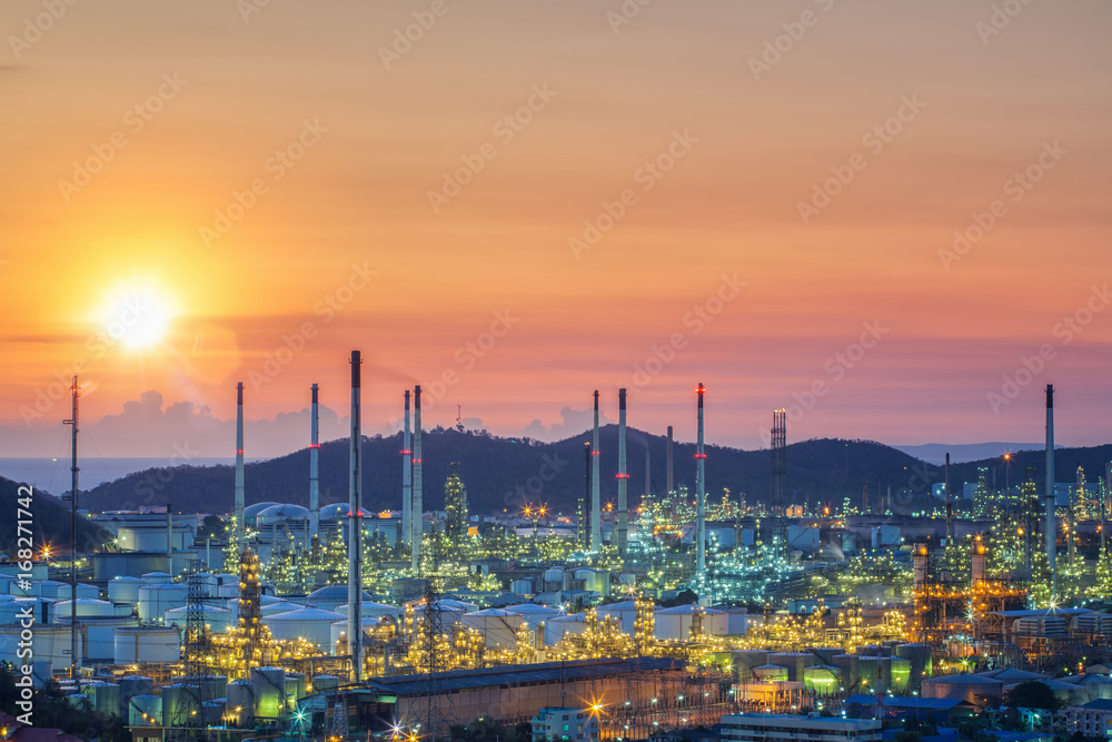 Fototapeta premium Oil tank and oil refinery factory in Thailand