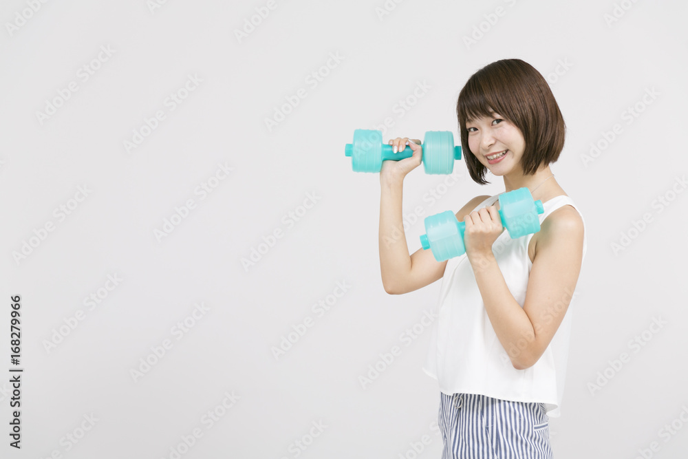 トレーニングをする女性