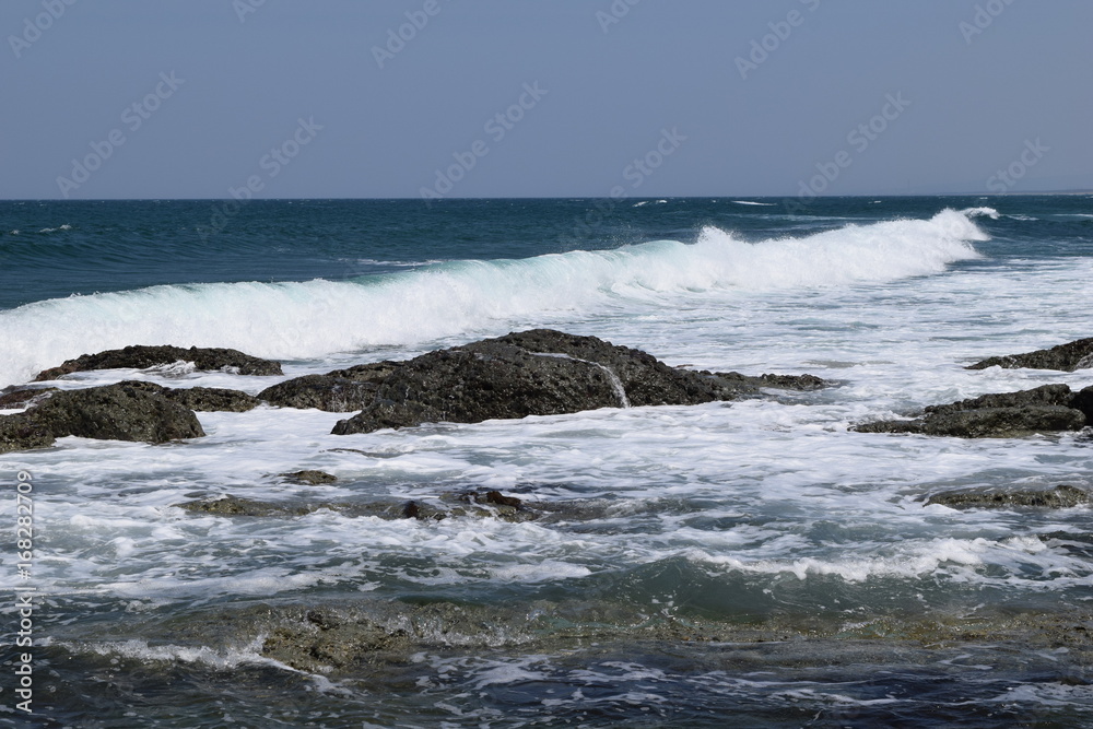 Fototapeta premium 山形県庄内浜の荒波