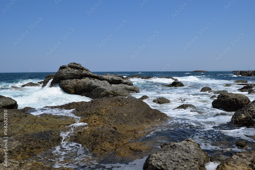 Fototapeta premium 山形県庄内浜の荒波
