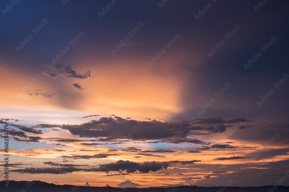 Obraz premium Beautiful sunset sky background