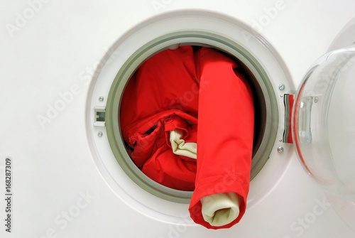 Waschmaschine mit Wäsche photo
