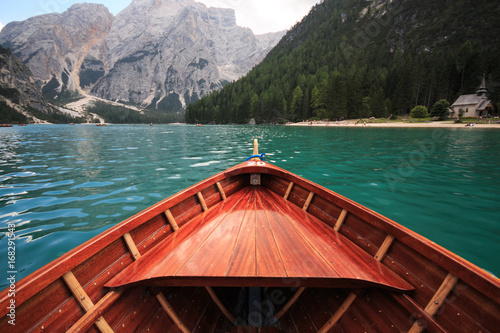 in barca sul lago di Braies © Roberto Zocchi