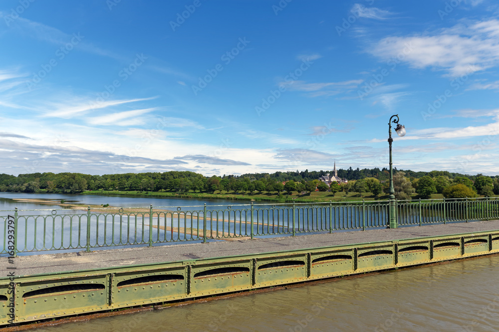 Pont canal de Briare dans le Loiret